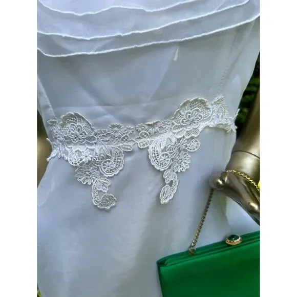 Vintage 1970’s Wedding Gown, size small - Picture 9 of 12